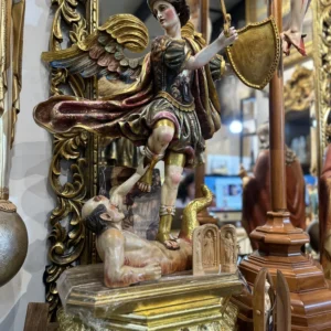 San Miguel Arcángel en madera