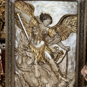 Cuadro San Miguel Arcángel línea dorada de 147 cm